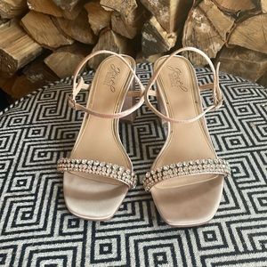 Jewel Badgley Mischka, Lori heeled sandal